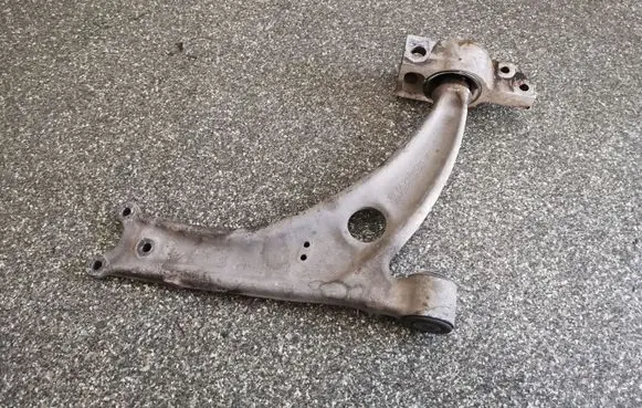 Volkswagen PASSAT B6 Front lower control arm/wishbone
