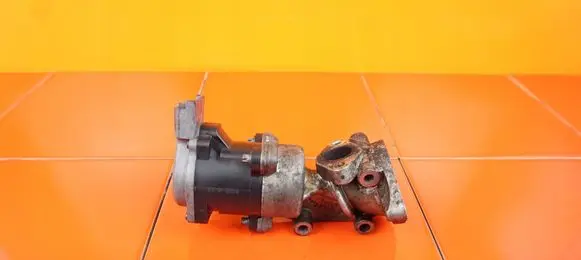 Land Rover Discovery 3 - LR3 EGR thermostat 7H2Q9D475C