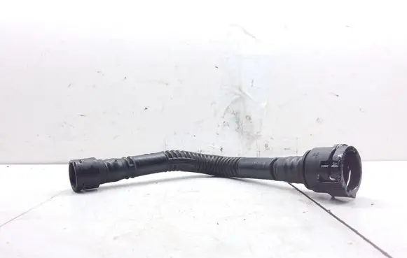Engine coolant pipe/hose