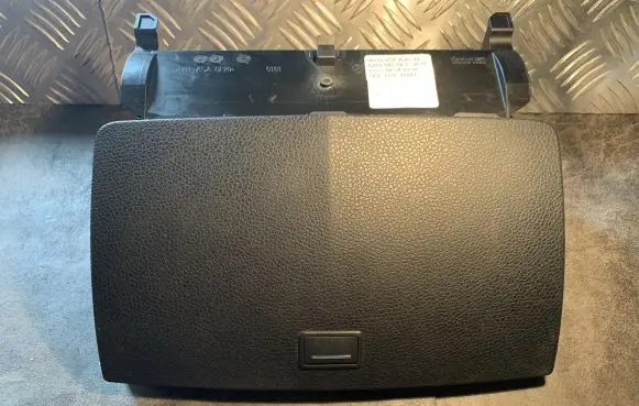Mercedes-Benz C W204 Screen/display/small screen A2046800931