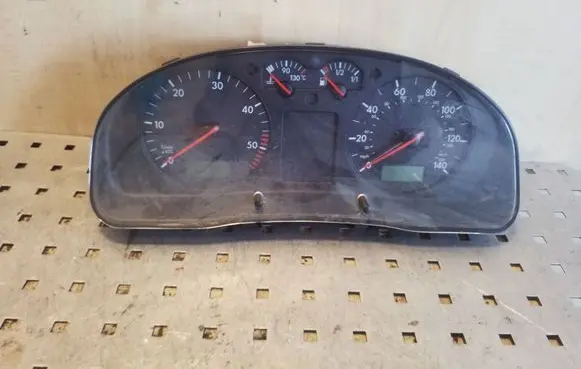 Speedometer (instrument cluster)