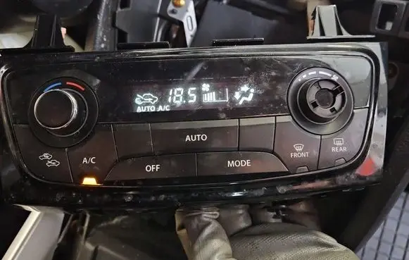 Suzuki Vitara (LY) Climate control/heater control trim 3951054P00 IMPRK1543635
