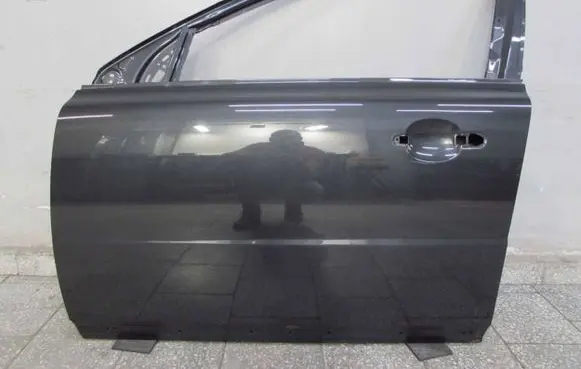 Volvo V70 Front door 48602
