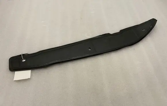 Maserati Levante Fender end trim 670032468