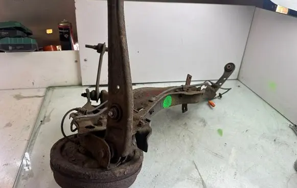 Honda Civic Rear wheel hub spindle/knuckle 24525