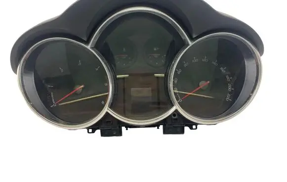 Chevrolet Cruze Speedometer (instrument cluster) 95080021