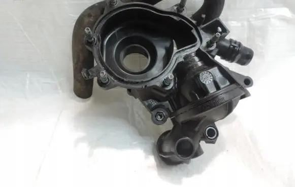 Opel Crossland X Water pump 9825002180