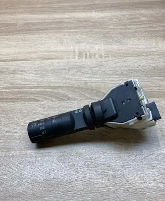 Nissan Qashqai Indicator stalk NILES14425