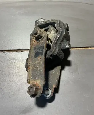 Land Rover Freelander 2 - LR2 Engine mount bracket tr8070m10