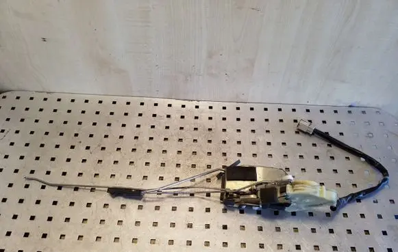 Honda CR-V Front door lock