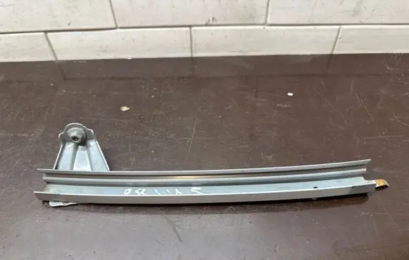 Toyota Prius (XW50) Rear door windshield rail 