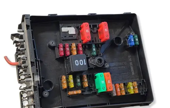 Volkswagen Golf VI Fuse box set 