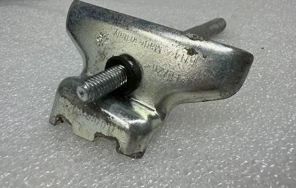 Audi Q7 4L Battery bracket 7L0915138c