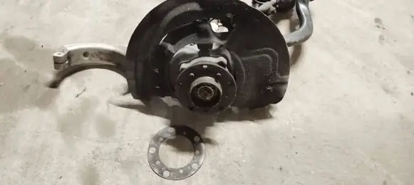 BMW X5M F85 Front wheel hub 6869870 7622884