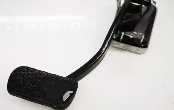 Mercedes-Benz ML W164 Brake pedal A1642900501