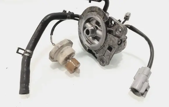 Toyota Corolla E120 E130 Fuel filter housing 