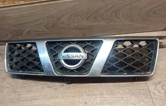 Nissan X-Trail T32 Front bumper upper radiator grill 62310 E0303