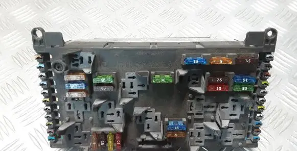 Mercedes-Benz Vito Viano W639 Fuse module 6399000800 A6395450801