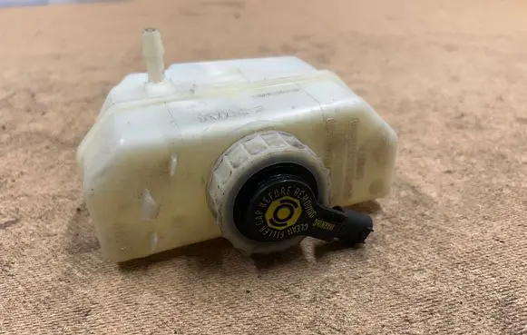 BMW 3 E46 Brake fluid reservoir 34326750798 6750798 34336774451