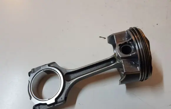 Ford Mustang VI Piston with connecting rod ML3E6205CA