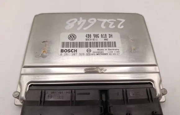 Volkswagen PASSAT B5.5 Engine control unit/module 4B0906018DH 26SA8583 0261207928