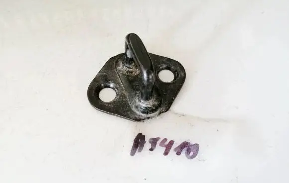Nissan X-Trail T30 Front door lock loop/hook striker 