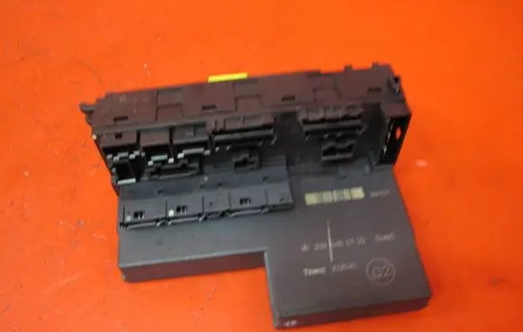 Mercedes-Benz CLK A208 C208 Fuse module 2085450132 0025451901