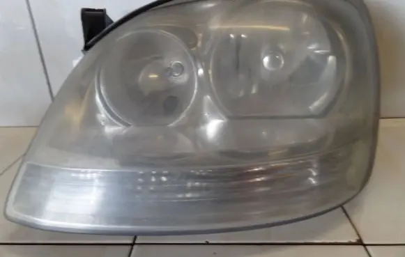Nissan Almera Tino Spotlight 