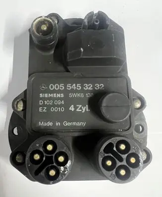 Mercedes-Benz E W124 Ignition amplifier control unit 0055453232 D102094 0102094