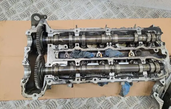 Mercedes-Benz E W211 Engine head R6420163901 A6420100930