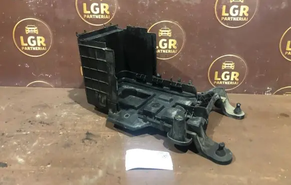 Volkswagen Touran I Battery tray 1K0915333