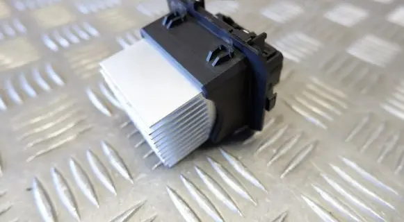 Nissan Leaf II (ZE1) Heater blower motor/fan resistor 9286870