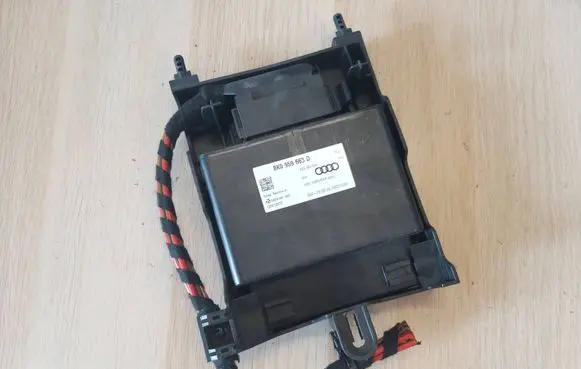 Volkswagen PASSAT B6 Current control relay 8K0959663D