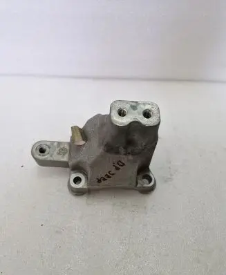 Jeep Grand Cherokee WL Engine mounting bracket 68375850AA