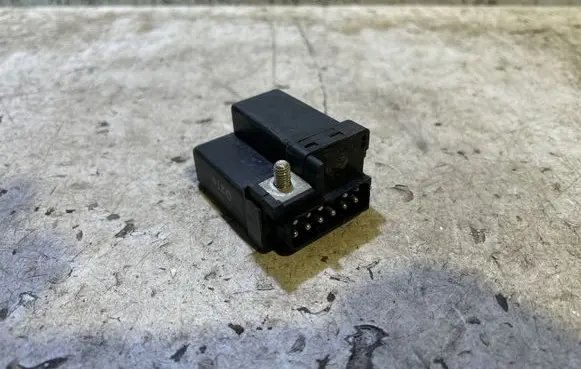 BMW 5 E39 Glow plug pre-heat relay 2246919 72RB510