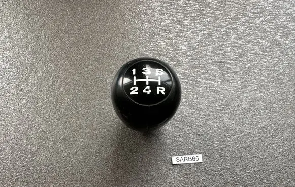 Nissan Patrol Y60 Gear lever shifter trim leather/knob 3286515L00