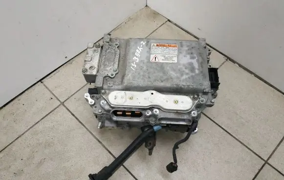 Voltage converter inverter