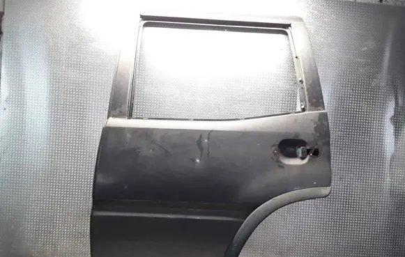 Nissan Terrano Rear door