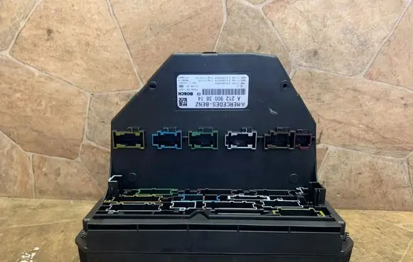 Mercedes-Benz CLS C218 X218 Fuse module A2129003814