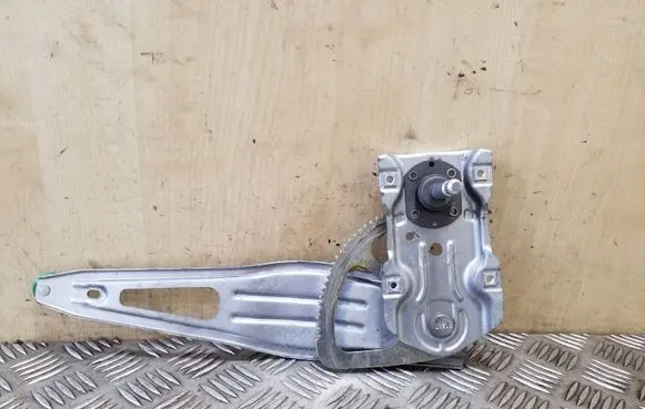 Rear door manual window regulator