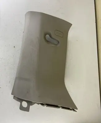 Land Rover Discovery 3 - LR3 (D)pillar trim (top) 631240062 EMR500411