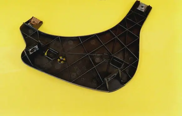 Headlight/headlamp mounting bracket