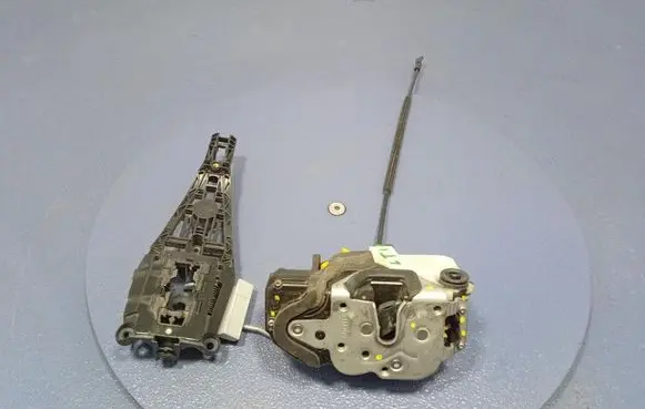 Opel Astra J Rear door lock 3023881LH