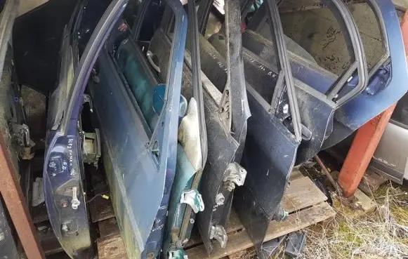 Alfa Romeo 156 Front door juodos