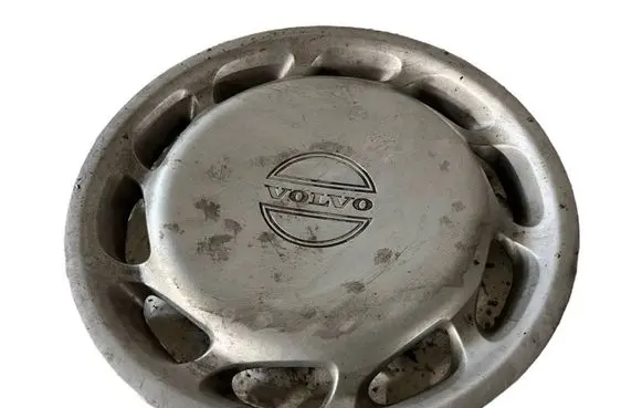 Volvo 850 R15 wheel hub/cap/trim 3546089