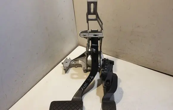 Audi A4 S4 B6 8E 8H Pedal assembly 8E1721117A 8E1723523C