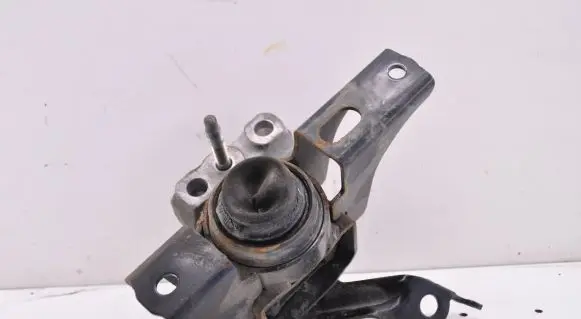 Toyota Verso-S Engine mount bracket