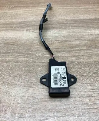 Mitsubishi Outlander Aerial antenna amplifier MN141582