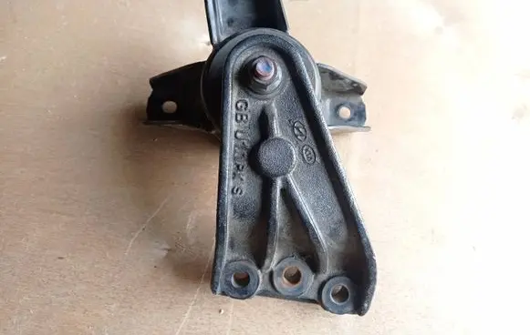 Hyundai i20 (GB IB) Engine mount bracket 21810C8300 GBU11MT