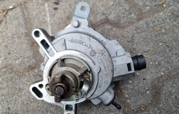 Ford Focus Vacuum pump DS7G2A451CB ITA